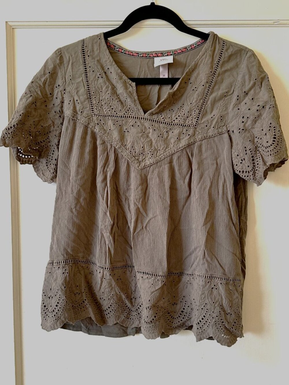 Knox Rose Womens Medium Olive Green Eyelet Embroidery Top Scalloped Hem Blouse